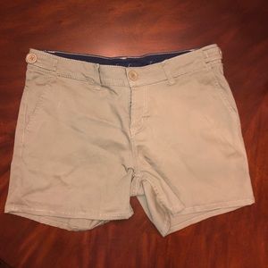 Need a cute pair of Khaki shorts?? Search no more!